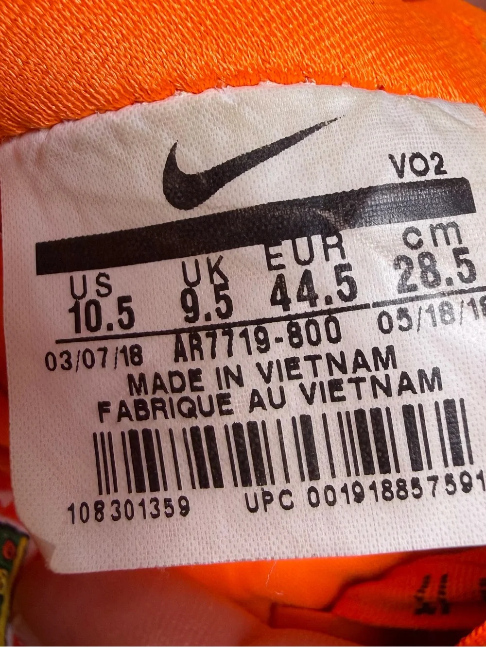 Nike Men’s Orange 'Just Do It' Low-Top Sneakers